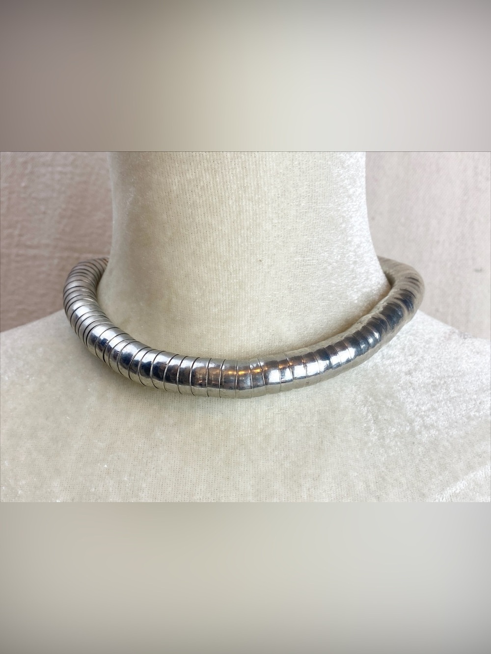 Silver Tone Flexible snake style Choker Necklace